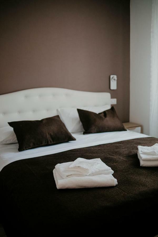 Nannare' Rooms เรจโจเอมิเลีย ภายนอก รูปภาพ